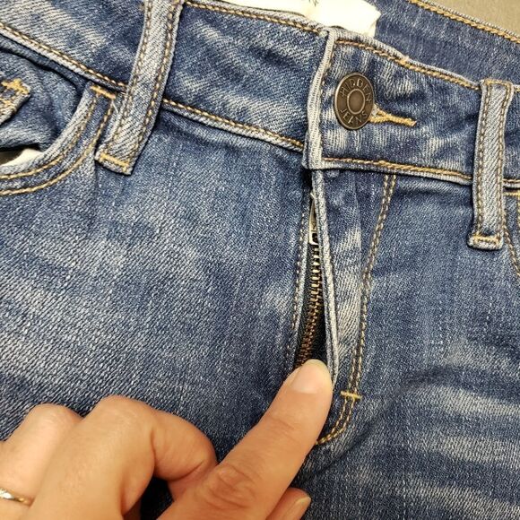 Hidden Jeans | Distressed Blue Jeans size 27 cropped, frayed hem. - Picture 7 of 16